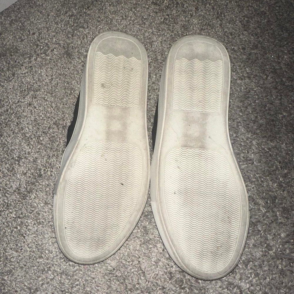 Size 7 Steve Madden Black Slip On Sneaker/Shoe - Picture 3 of 4